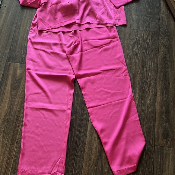 The Jet Set in Fuchsia - Picture 4 of 7